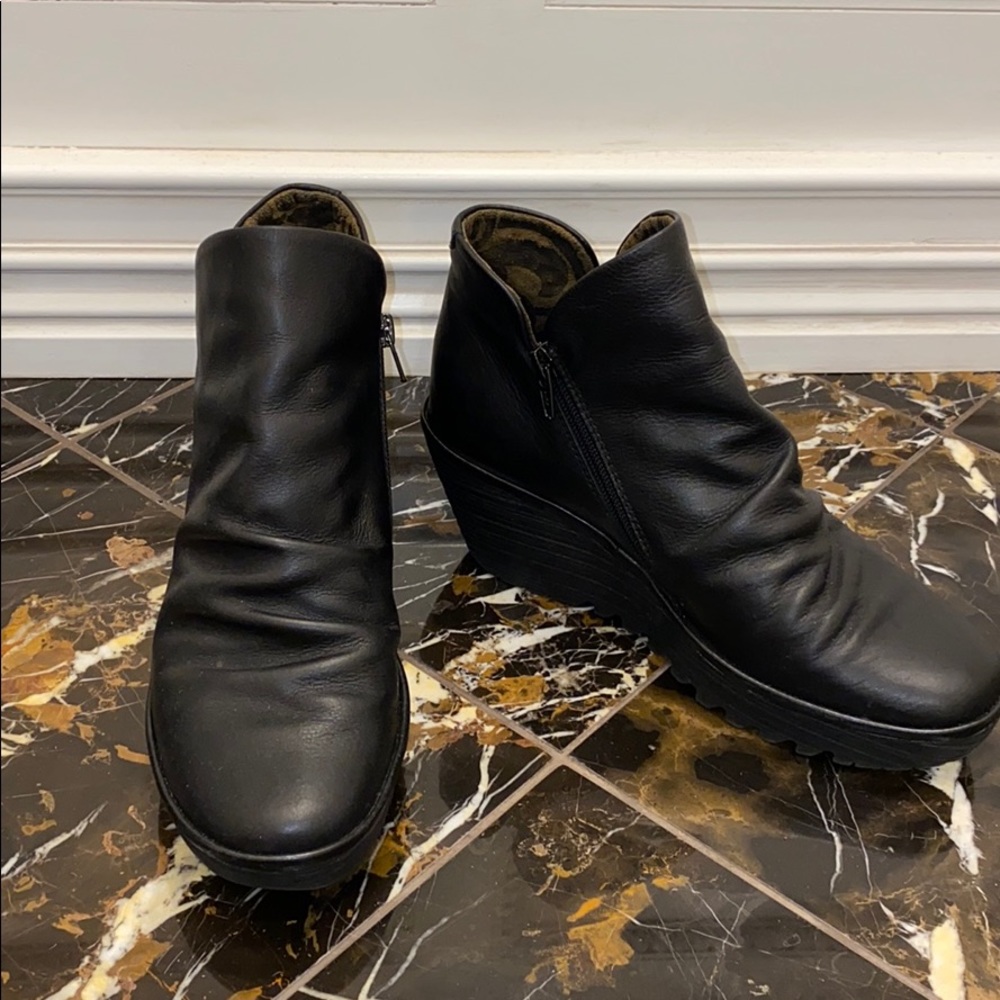 FLY LONDON Booties size 40.
